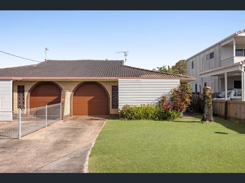 1/33 Montgomery Crescent, Golden Beach — photo 1 of 5