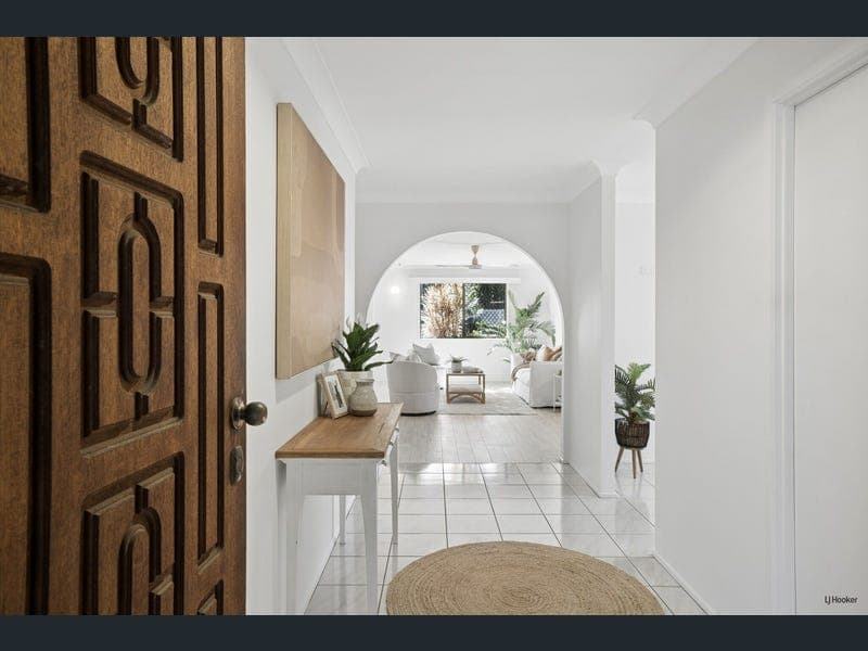 155 Markeri Street, Mermaid Waters — photo 1 of 5