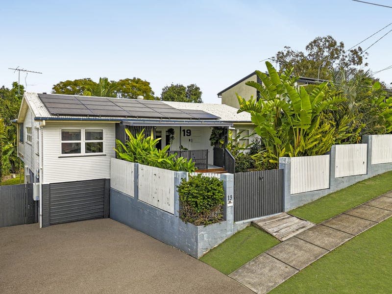 19 Hobart Avenue, Camp Hill — photo 1 of 5