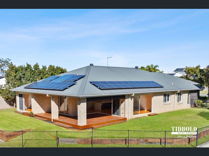 5 Capella Drive, Redland Bay — photo 1 of 5