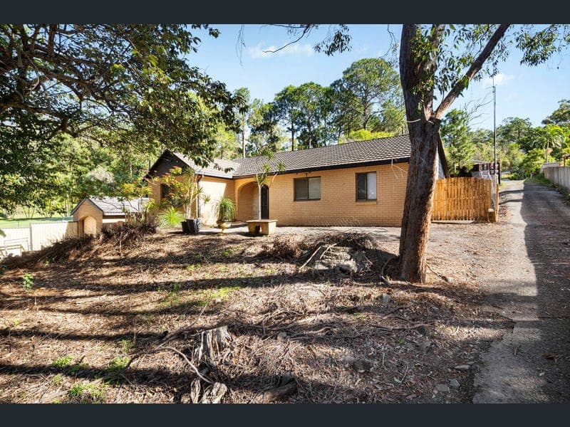 113-115 Glade Drive, Gaven — photo 1 of 5