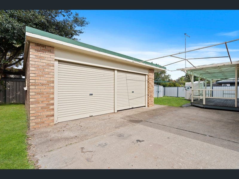 12 Linda Street, Birkdale — photo 1 of 5