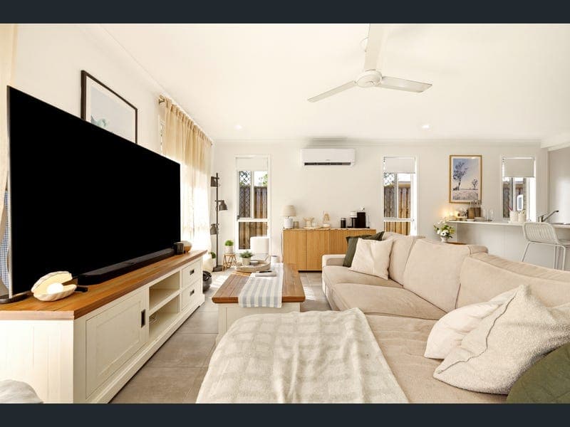 20 Chervil Drive, Greenbank — photo 1 of 5