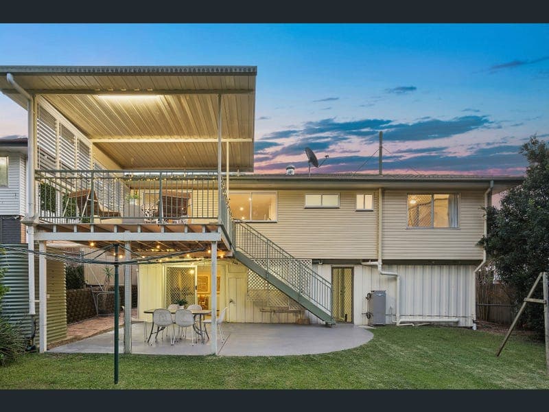 7 Carissa Street, Arana Hills — photo 1 of 5