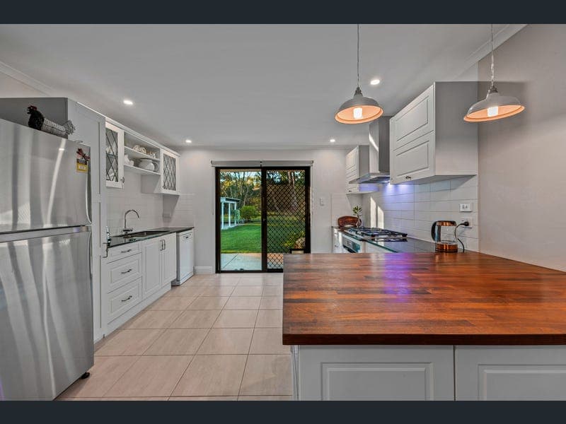 15 Whiting Street, Beachmere — photo 1 of 5