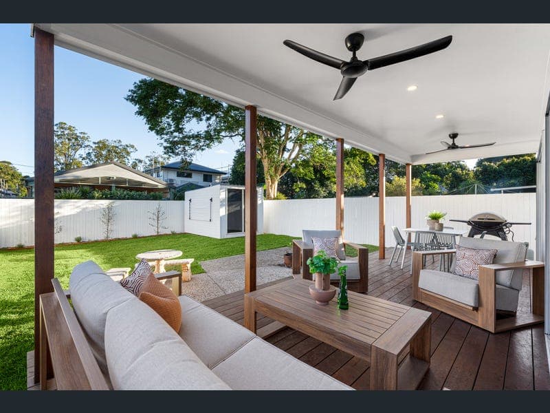 10 Hindes Street, Lota — photo 1 of 5