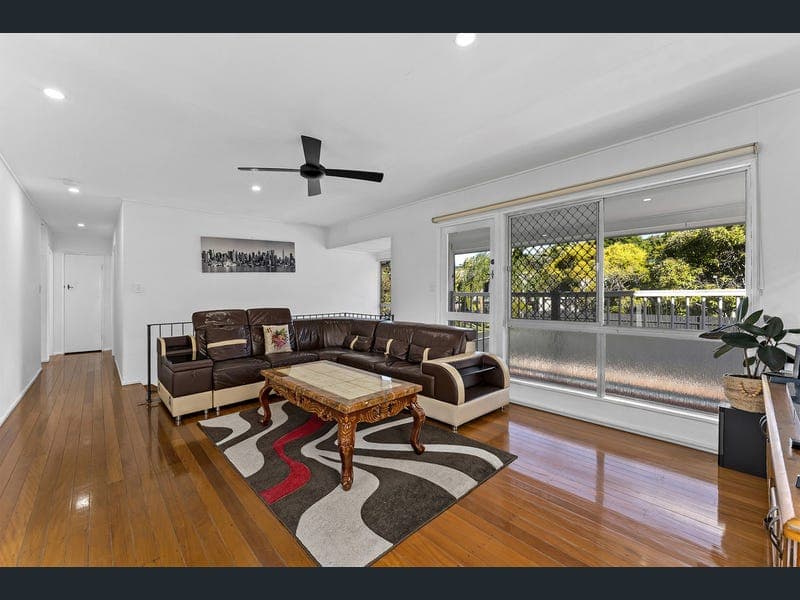 31 Coolmunda Street, Mansfield — photo 1 of 5