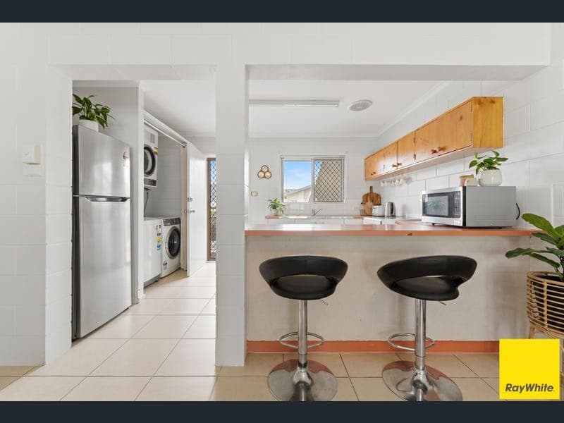 20/64 Pease Street, Manoora — photo 1 of 5