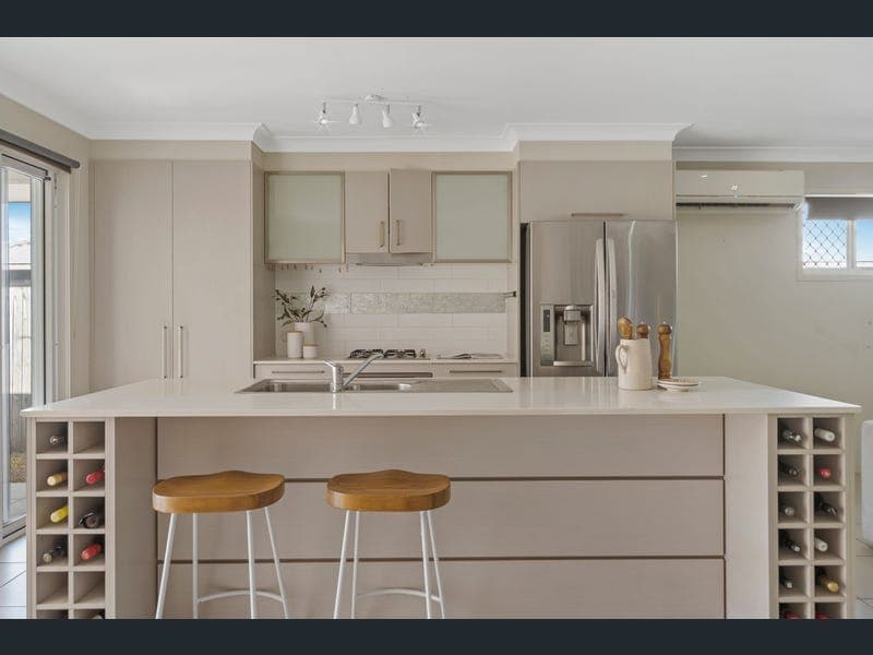 41 Stoneleigh Reserve Boulevard, Logan Reserve — photo 1 of 5