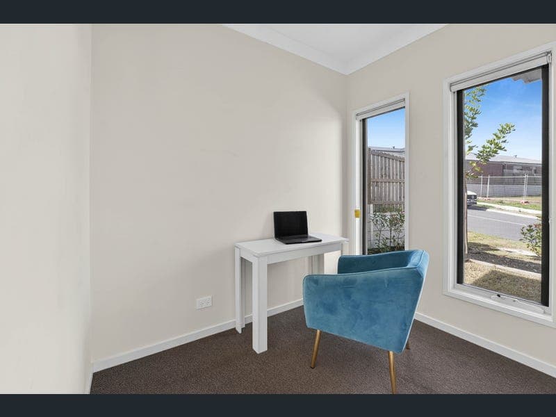 21 Alberg Street, Spring Mountain — photo 1 of 5