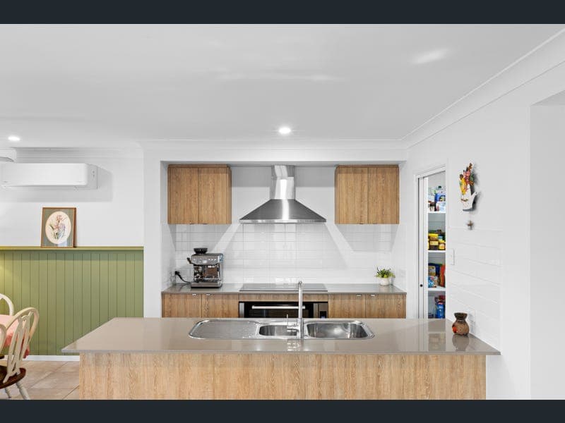10 Bokhara Way, Jimboomba — photo 1 of 5