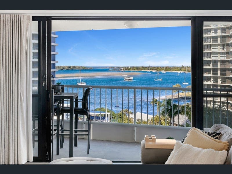 27/21 Bayview Street, Runaway Bay — photo 1 of 5