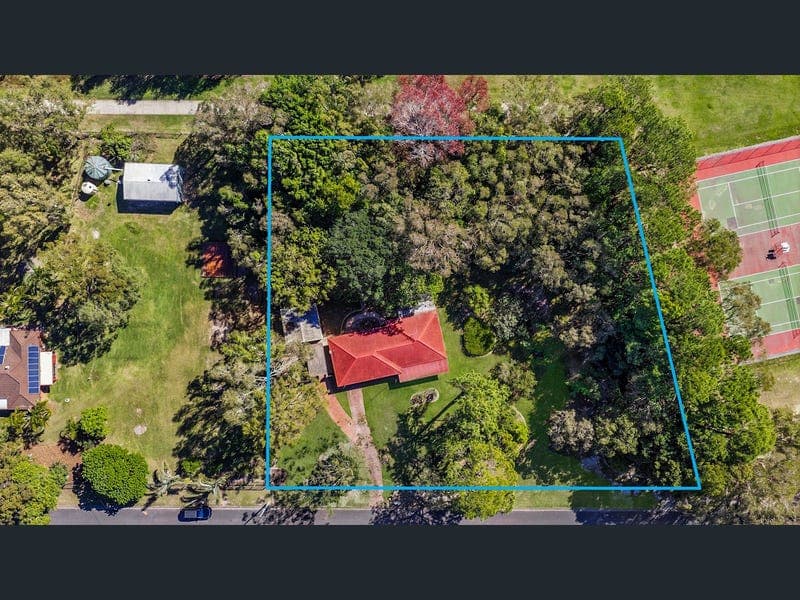 63 Rogers Street, Beachmere — photo 1 of 5