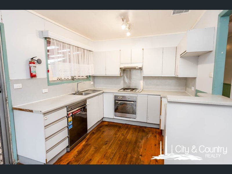 28 Evans Street, Mount Isa — photo 1 of 5