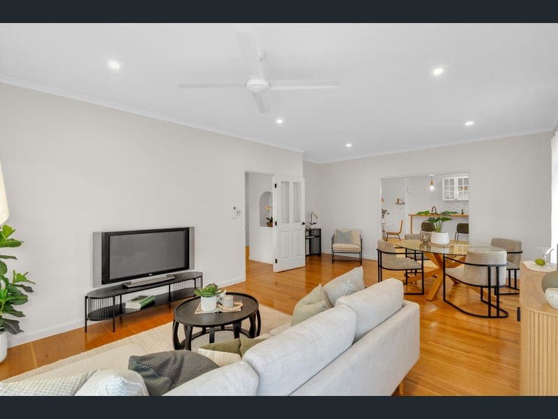 369-371 Mccoombe Street, Mooroobool — photo 1 of 5