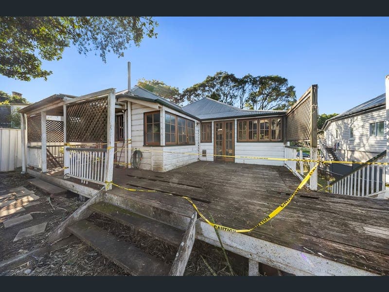 138 Kelvin Grove Road — photo 1 of 5
