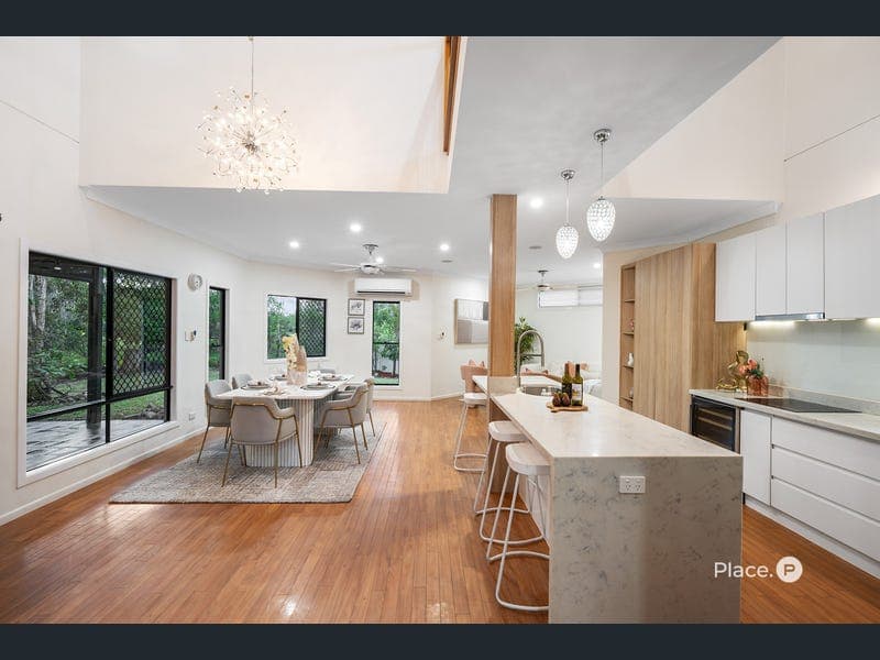 28 Melaleuca Place, Carindale — photo 1 of 5