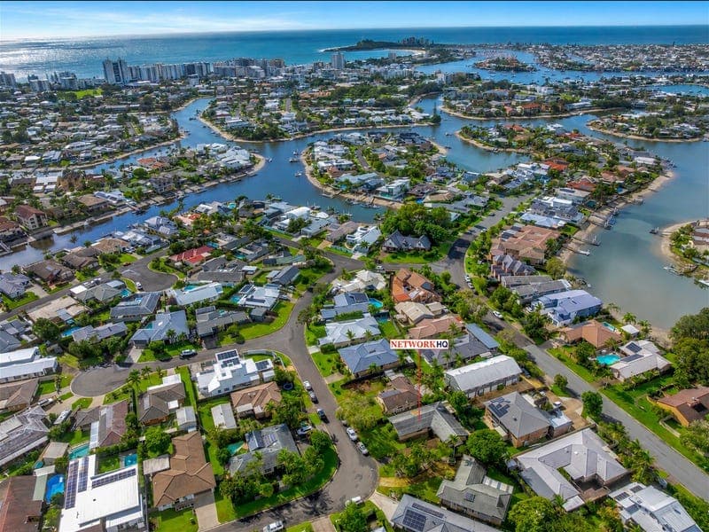 72 Balyarta Crescent, Mooloolaba — photo 1 of 5