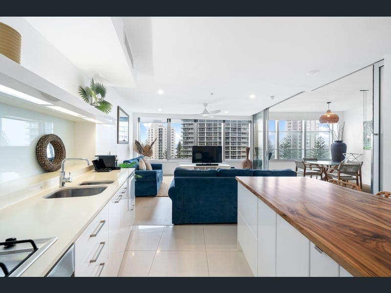 803/9 Hamilton Avenue, Surfers Paradise — photo 1 of 5