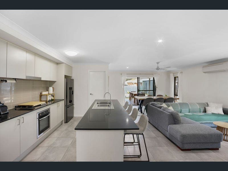 24 Woodline Drive, Spring Mountain — photo 1 of 5