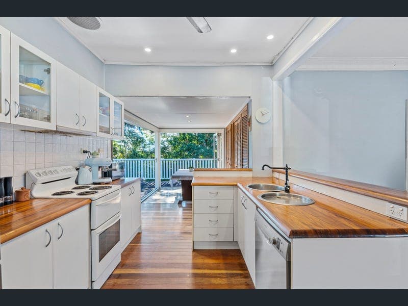 40 Walker Street, Coorparoo — photo 1 of 5