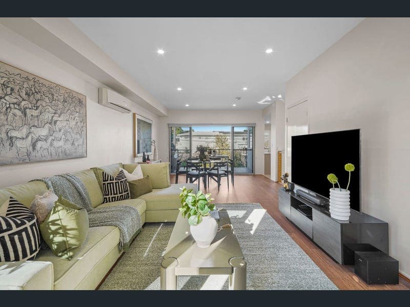 10 Ovey Street, Morningside — photo 1 of 5