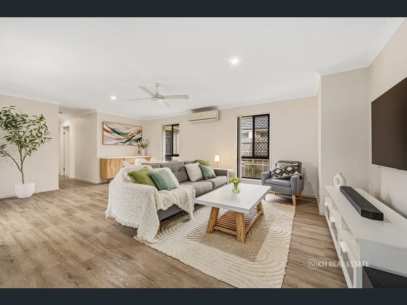 4 Castlewellan Circuit, Warner — photo 1 of 5