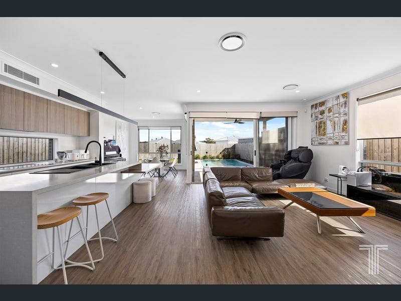 24 Hydrangea Avenue, Redland Bay — photo 1 of 5