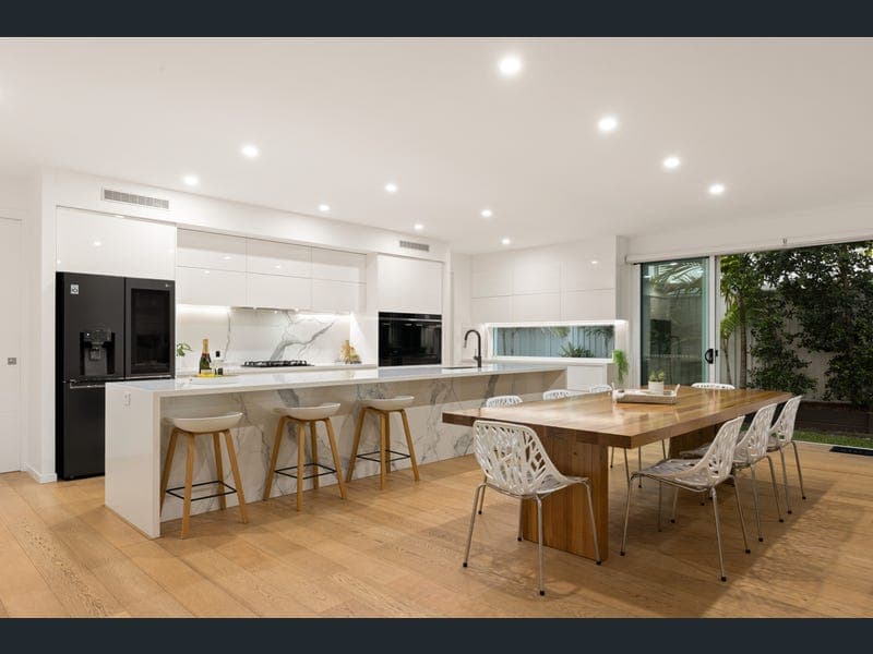 32 Tombarra Street, Mooloolaba — photo 1 of 5