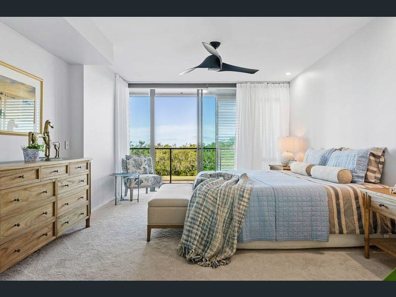 29205/2 Ephraim Island, Paradise Point — photo 1 of 5