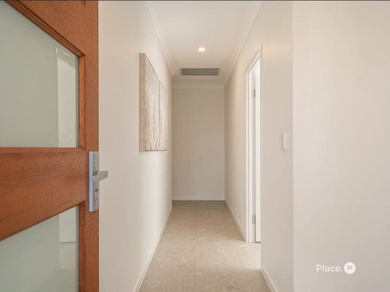 135 Scarborough Road, Redcliffe — photo 1 of 5
