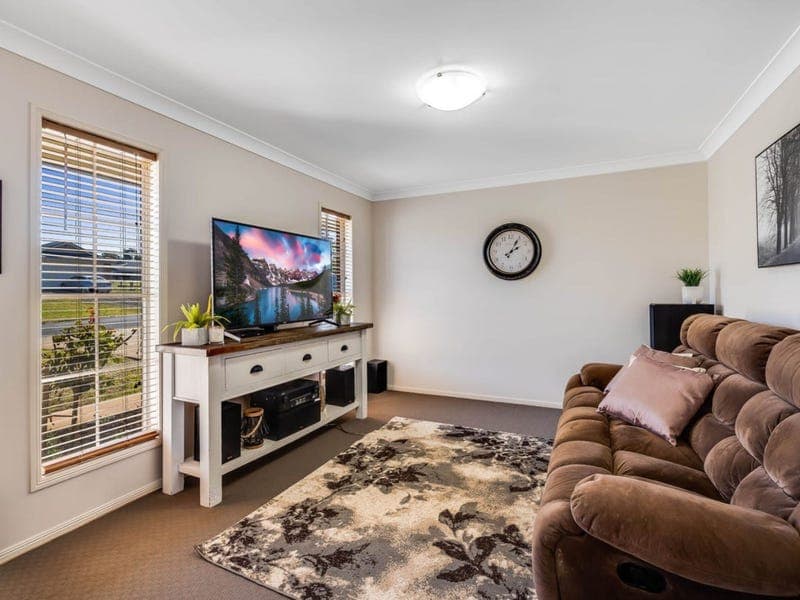 15 Northerly Drive, Hodgson Vale — photo 1 of 5