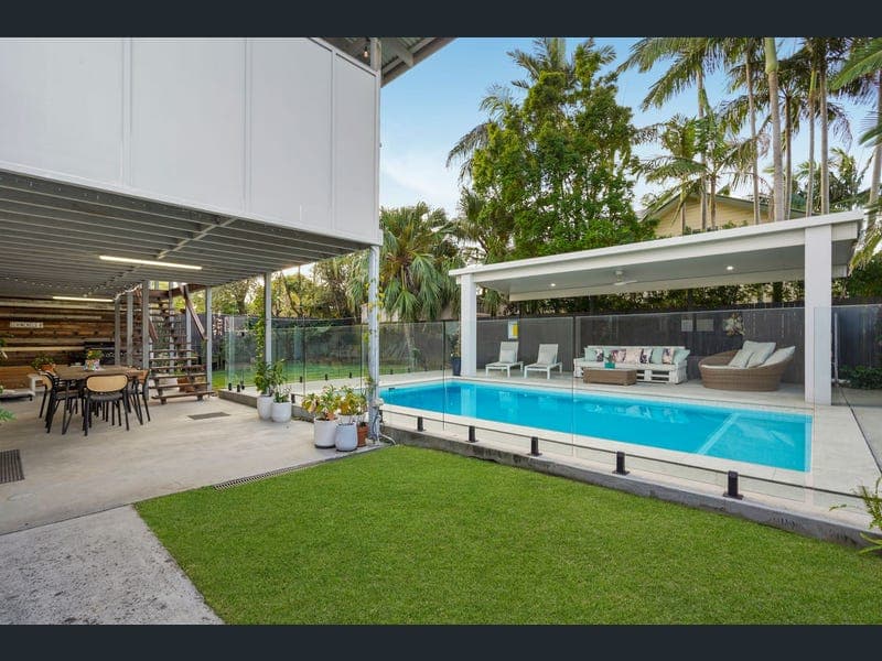 5 Kropp Street, Biggera Waters — photo 1 of 5