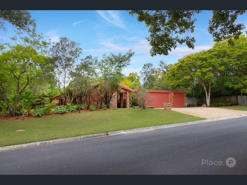 187 College Road, Karana Downs — photo 1 of 5