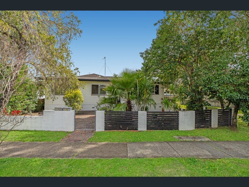 2/19 Melinda Street, Southport — photo 1 of 5