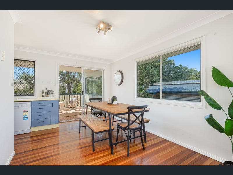 126 Winstanley Street, Carina Heights — photo 1 of 5