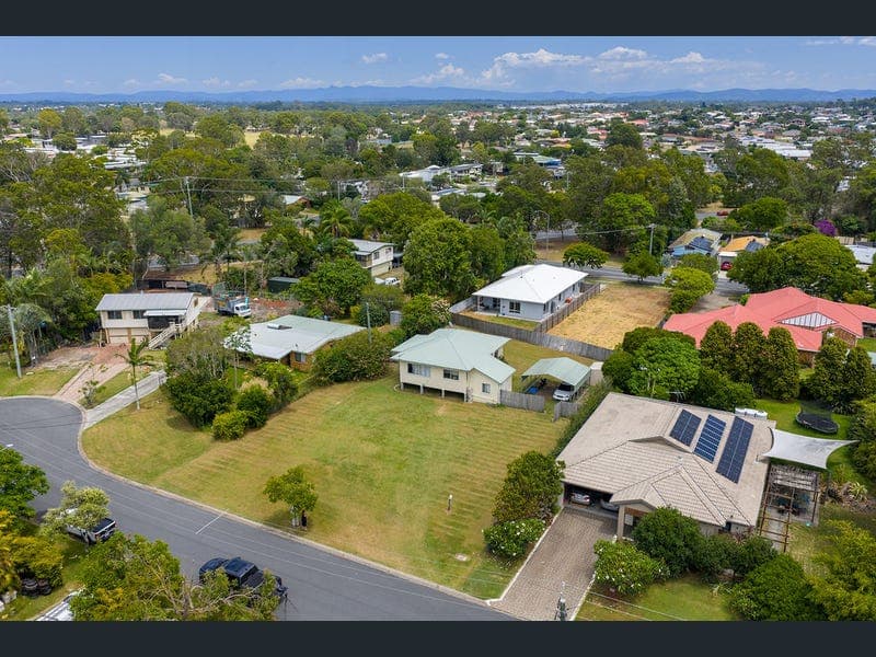 17 Seashell Drive, Deception Bay — photo 1 of 5