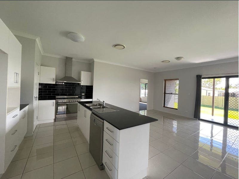 6 Burge Court, Glenella — photo 1 of 5