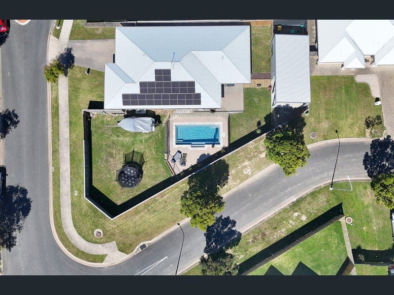 25 Moreton Drive, Rural View — photo 1 of 5