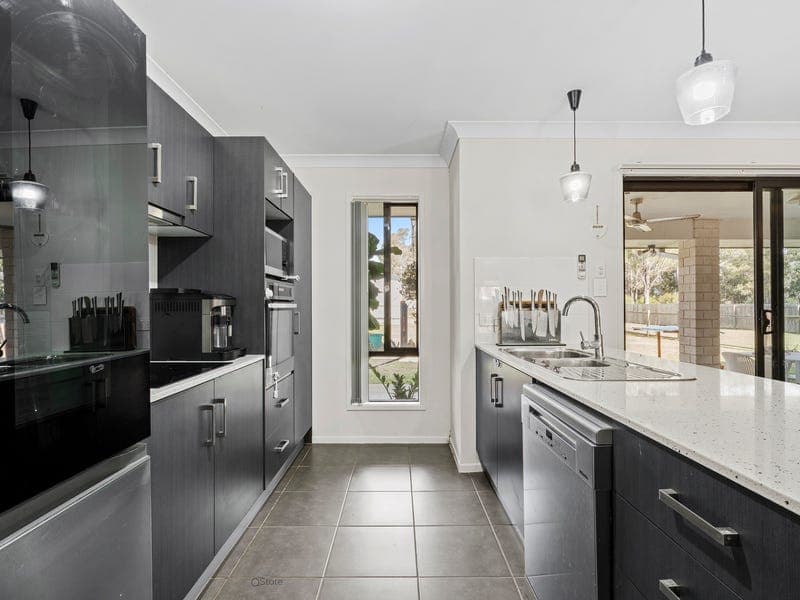 5-7 Tullamore Way, Gleneagle — photo 1 of 5