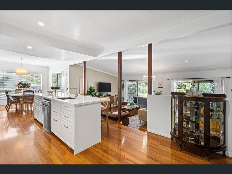 27 Jancoon Court, Carrara — photo 1 of 5