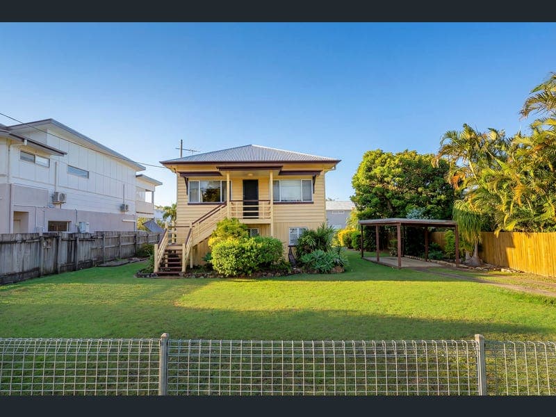 76 Grattan Terrace, Manly — photo 1 of 5