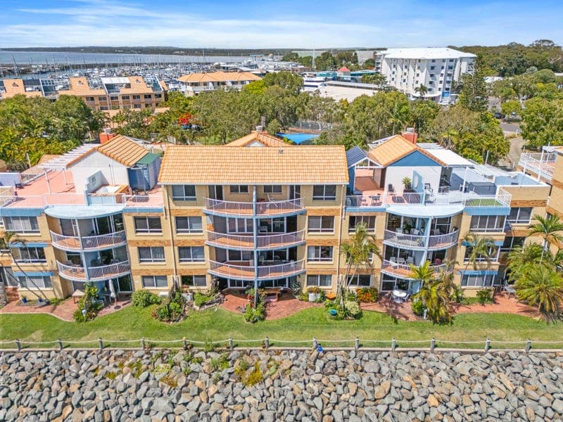 84/17 Buccaneer Drive, Urangan — photo 1 of 5