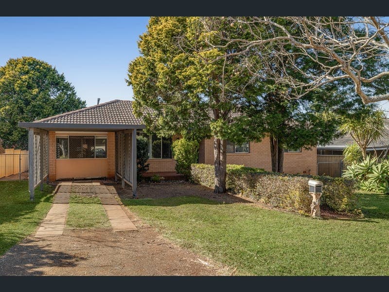 6 Robyn Street, Centenary Heights — photo 1 of 5