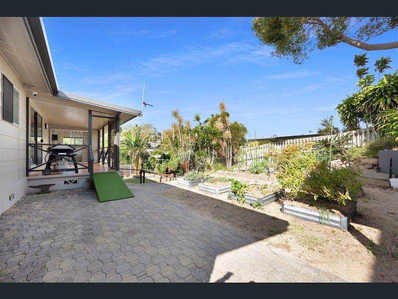 11 Far Street, West Gladstone — photo 1 of 5