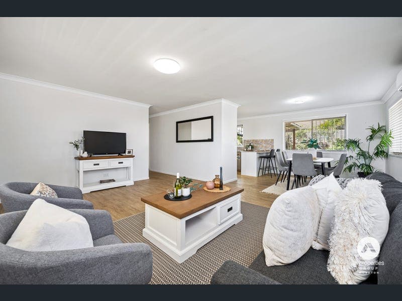 33 Manzill Street, Sunnybank Hills — photo 1 of 5