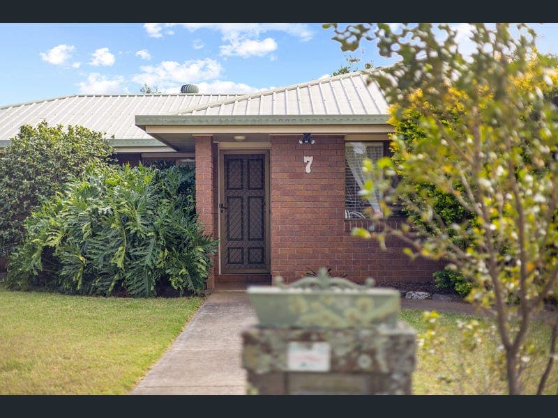 7 Barooga Court, Wilsonton Heights — photo 1 of 5