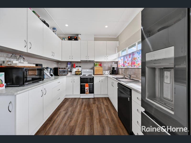 32 George Street, Warwick — photo 1 of 5