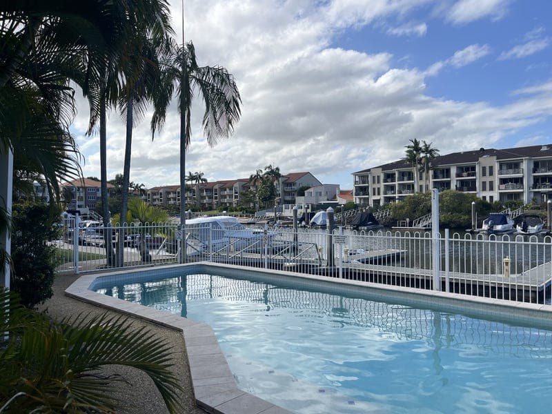 8/20 Canal Avenue, Runaway Bay — photo 1 of 5
