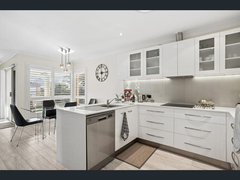 27 Hillsborough Close, Robina — photo 1 of 5